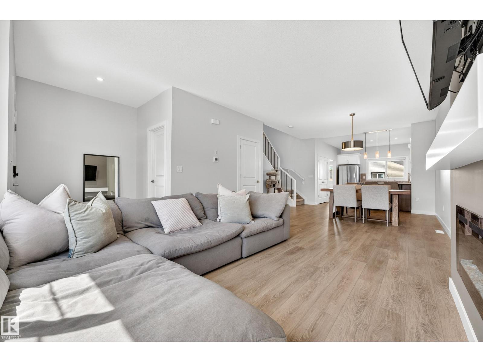 52 PENN PL - 6