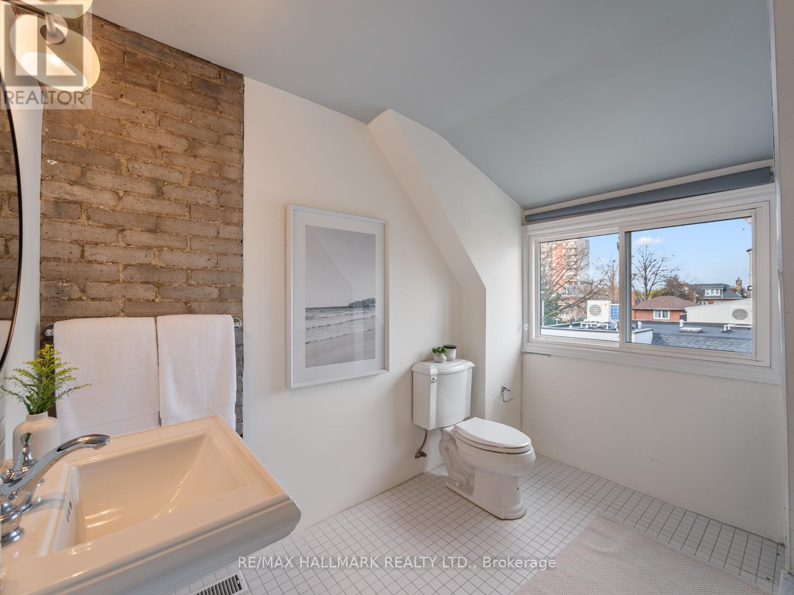 797 CARLAW AVENUE - 34