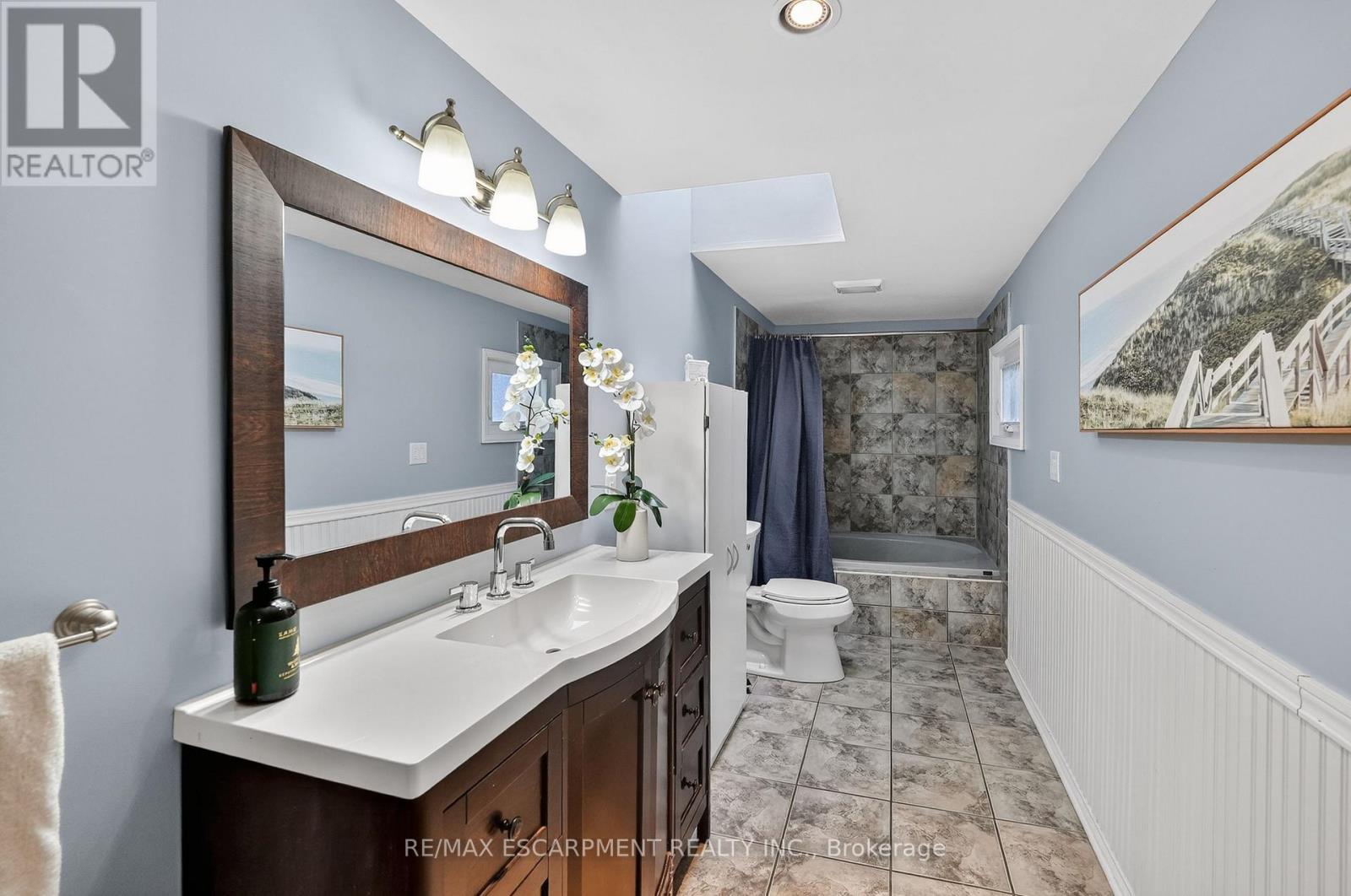 287 MAIN STREET E - 10