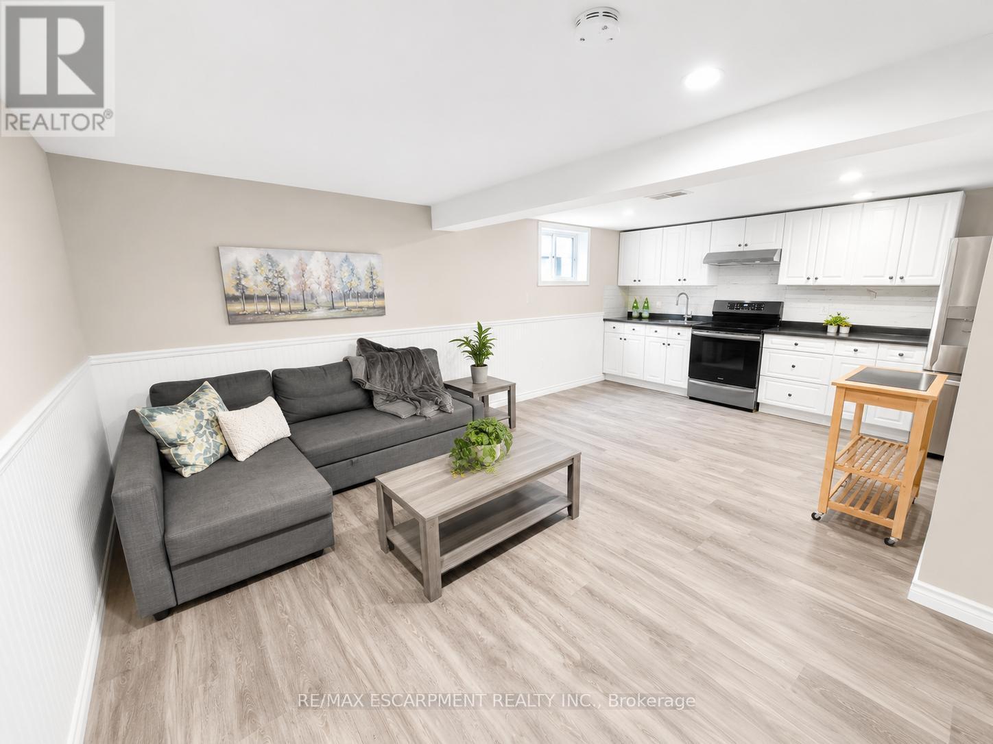 287 MAIN STREET E - 26