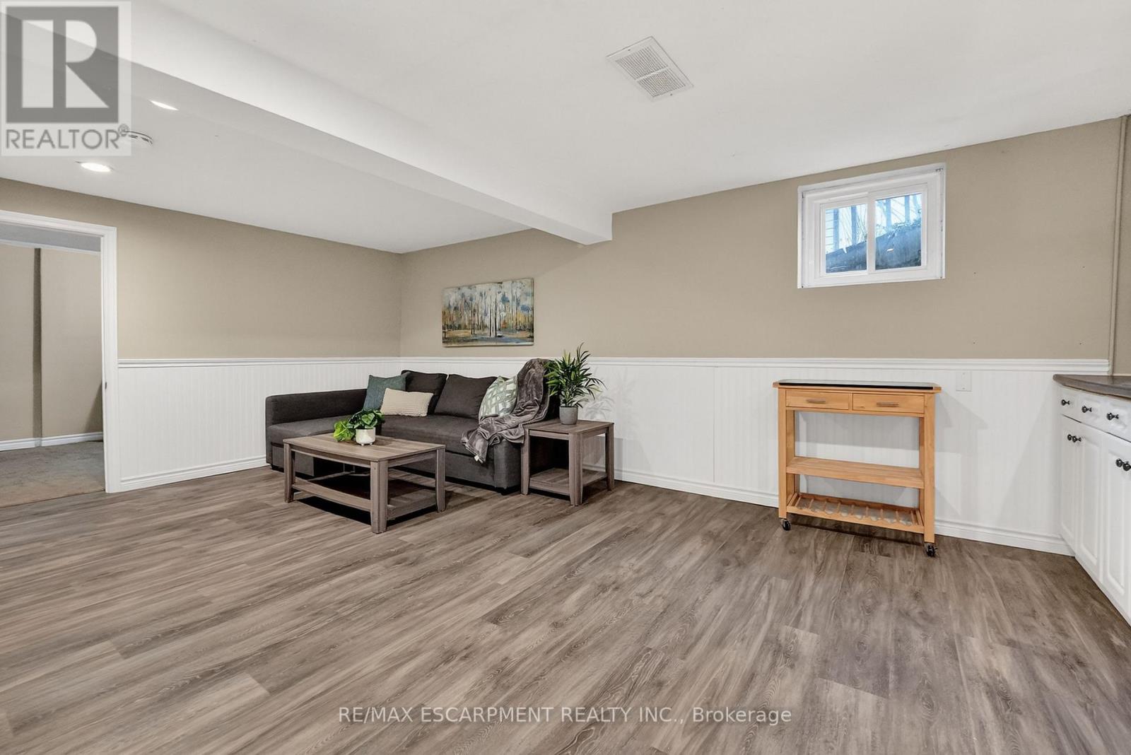 287 MAIN STREET E - 27
