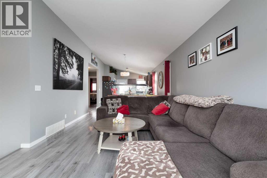 53 St James Crescent N - 5