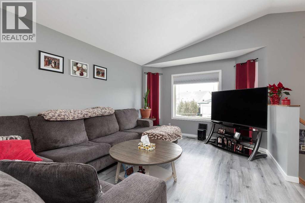 53 St James Crescent N - 4