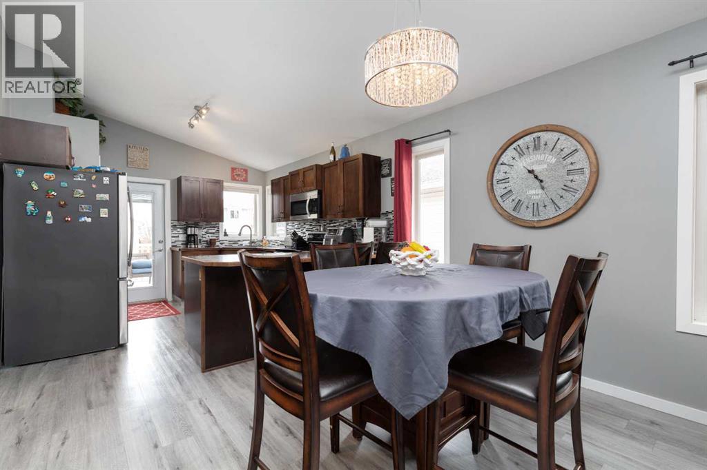 53 St James Crescent N - 6