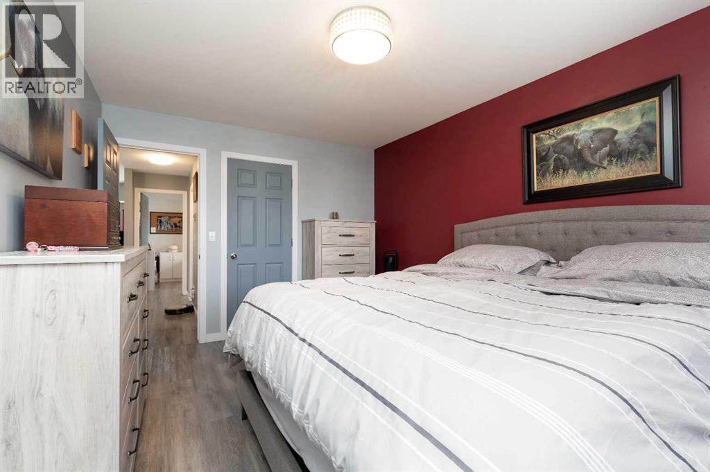 53 St James Crescent N - 14