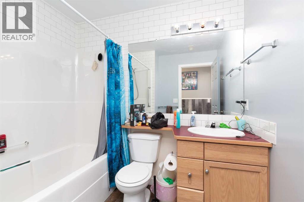 53 St James Crescent N - 18