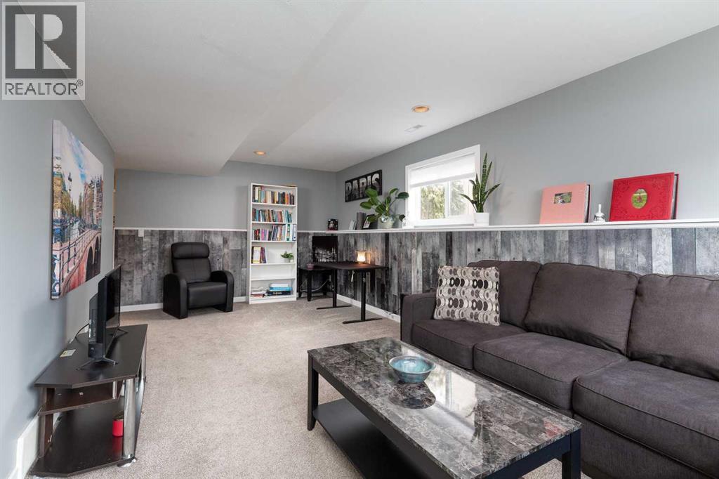 53 St James Crescent N - 15