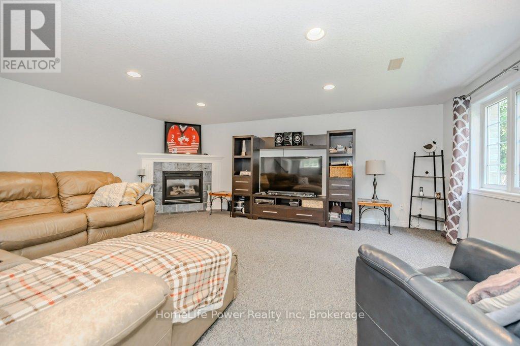 16 ELDERBERRY COURT - 35