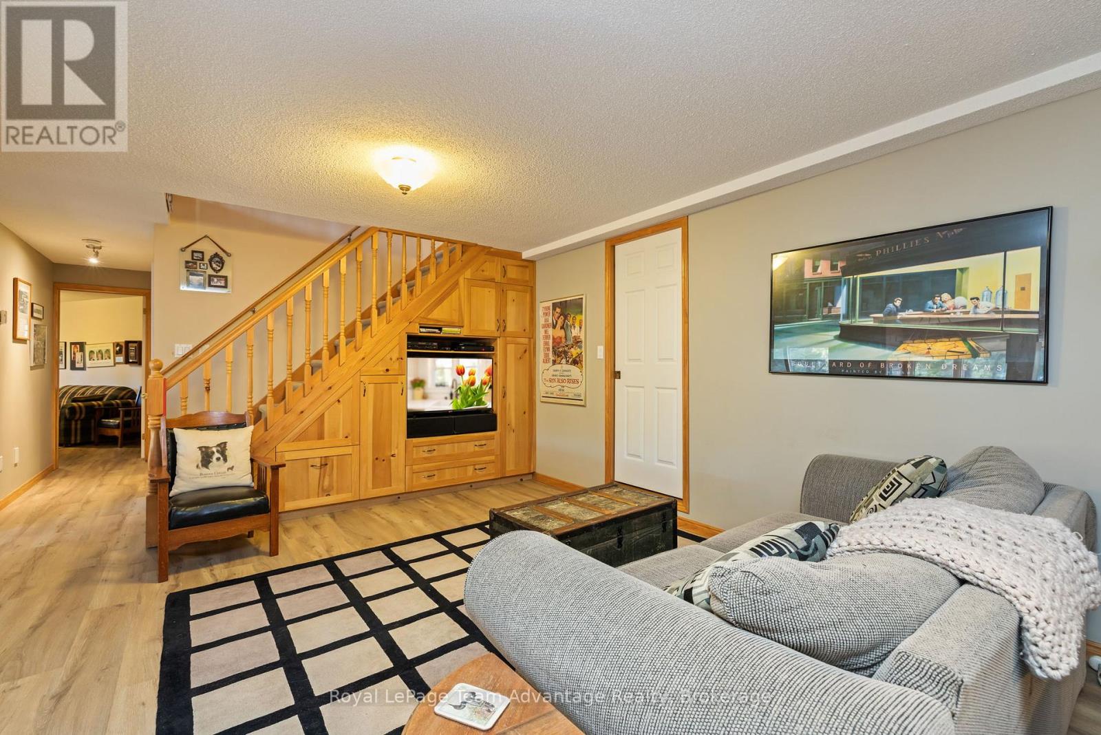 68 SHEBESHEKONG ROAD S - 23