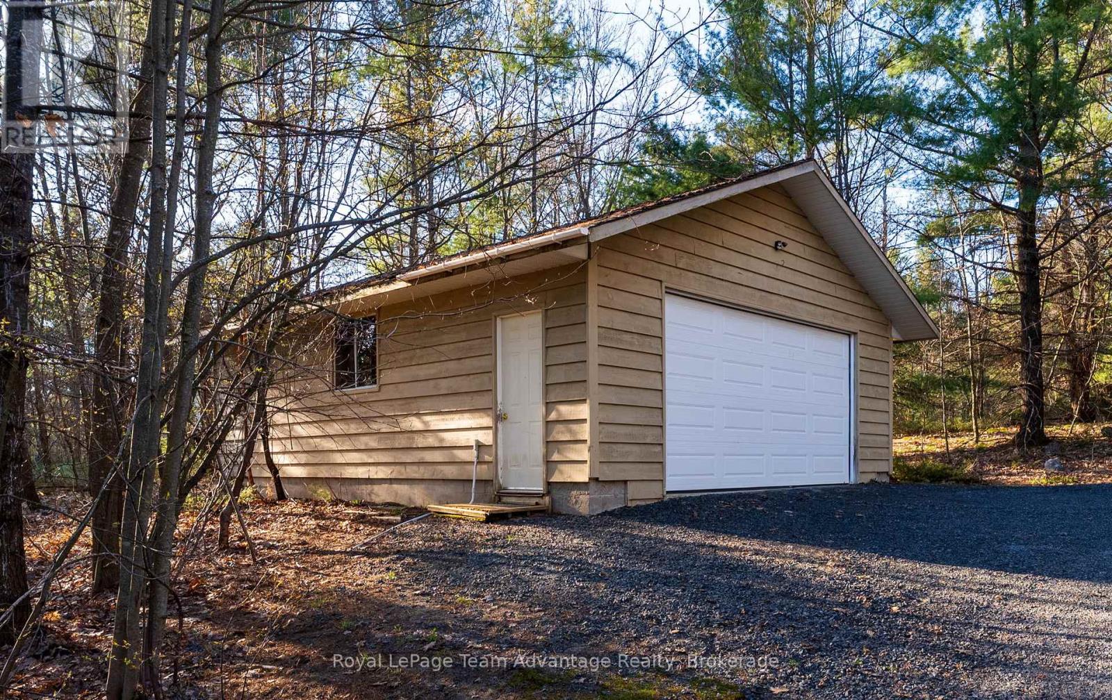 68 SHEBESHEKONG ROAD S - 4