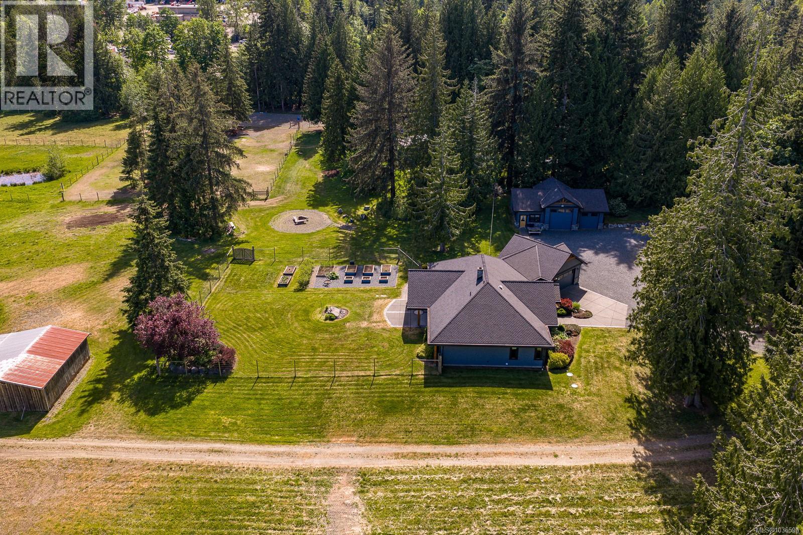 2480 England Rd, Courtenay