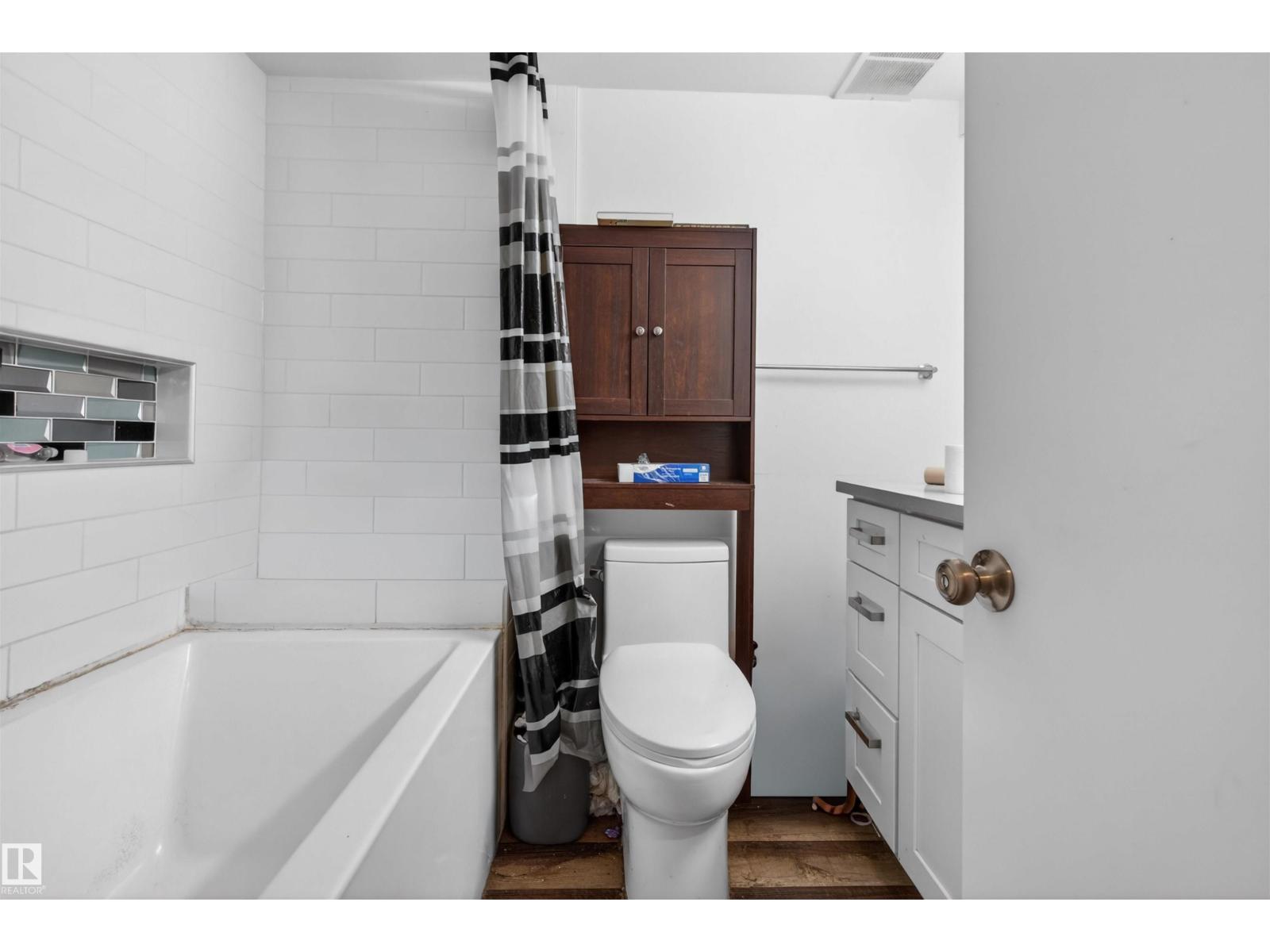 12028-30 88 ST NW - 17