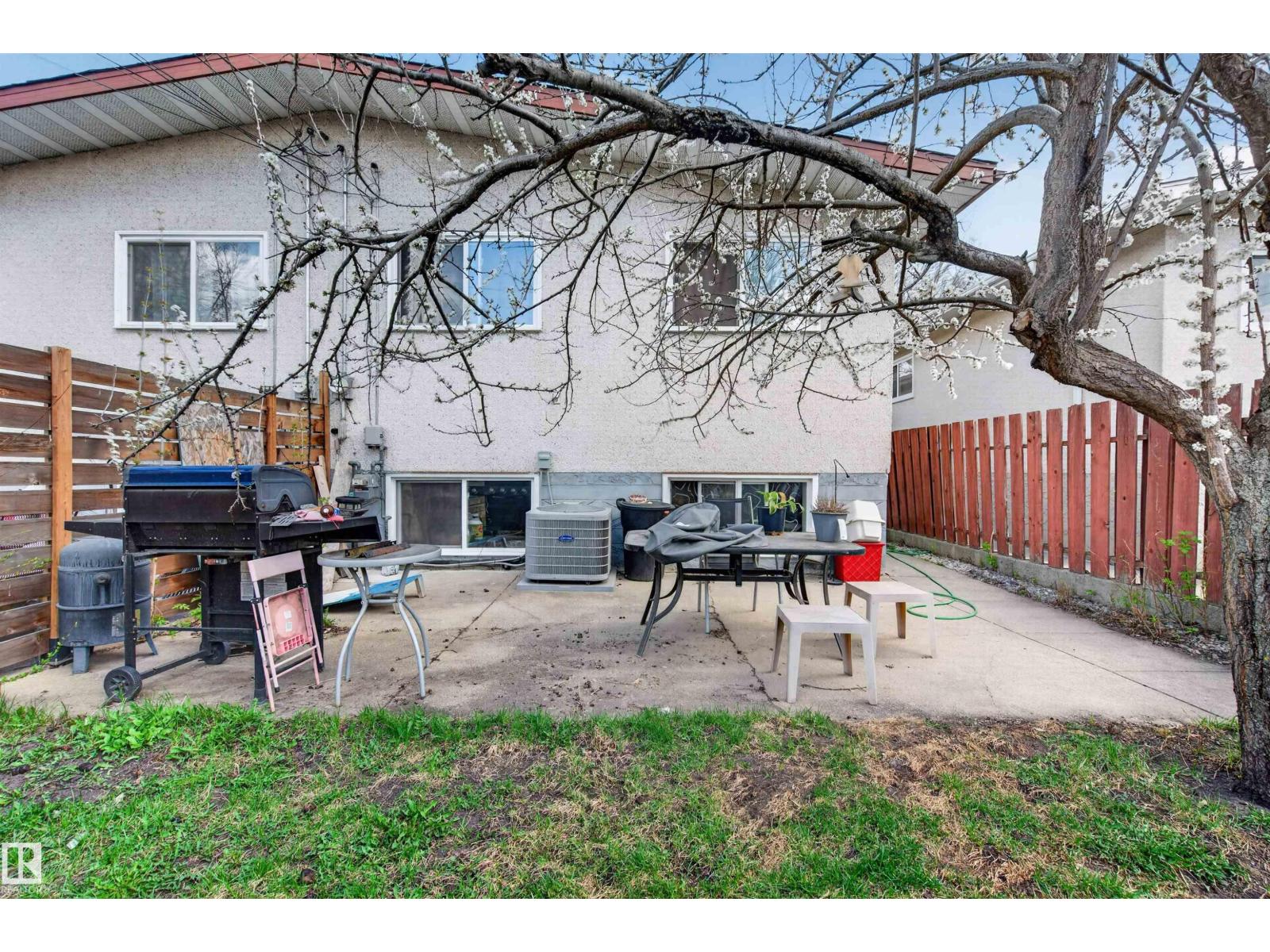 12028-30 88 ST NW - 22