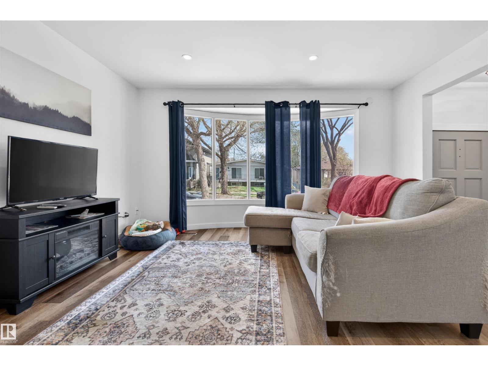 12028-30 88 ST NW - 2