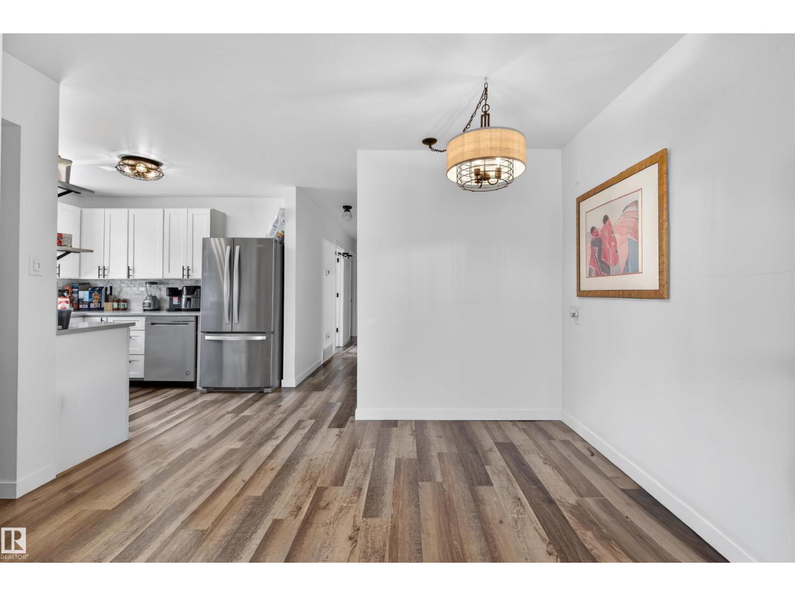 12028-30 88 ST NW - 4
