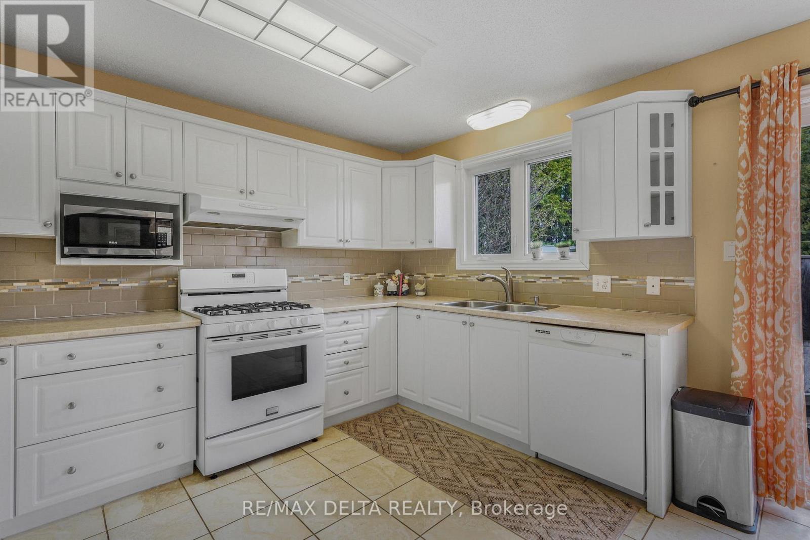 2807 LEONARD STREET - 11