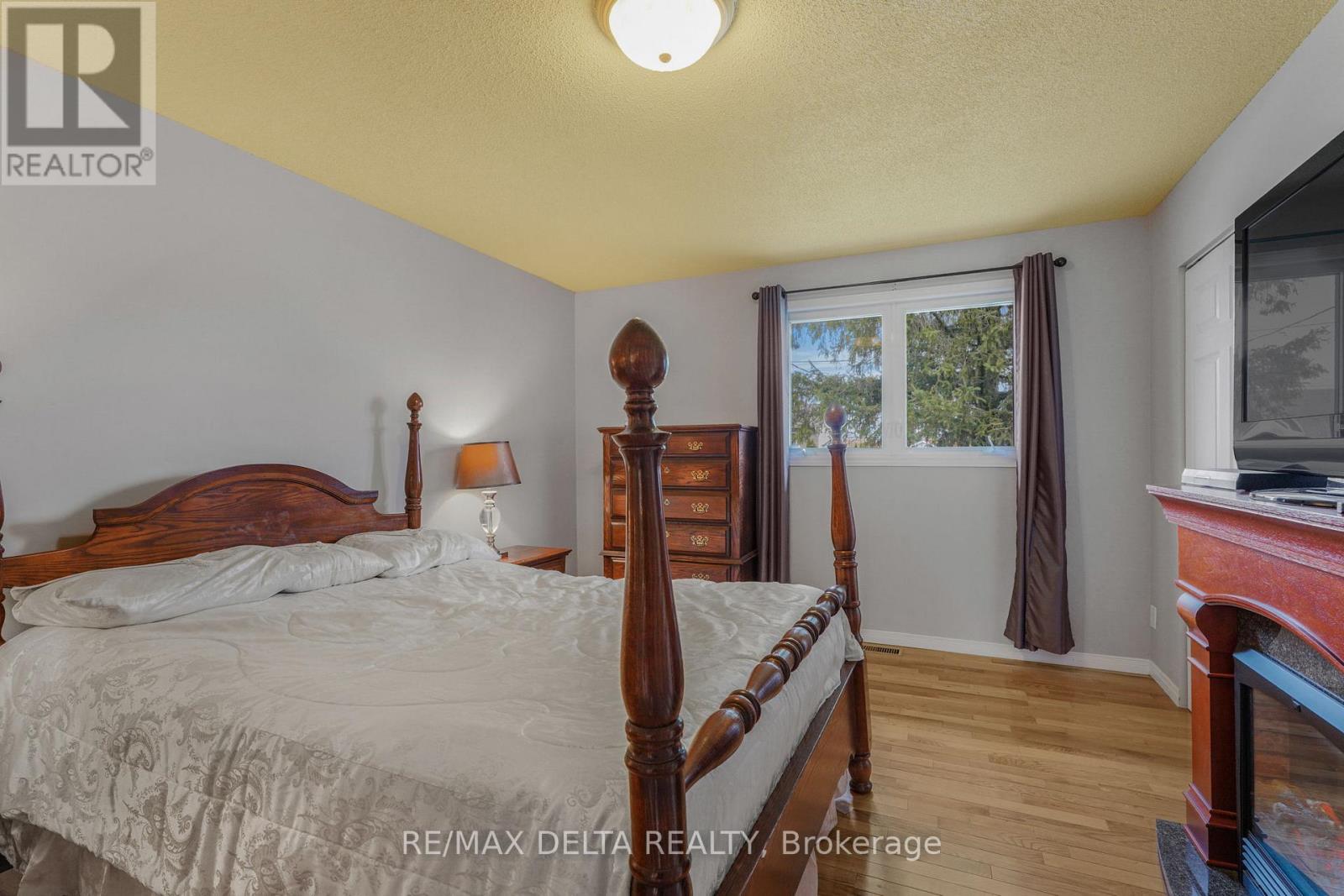 2807 LEONARD STREET - 18