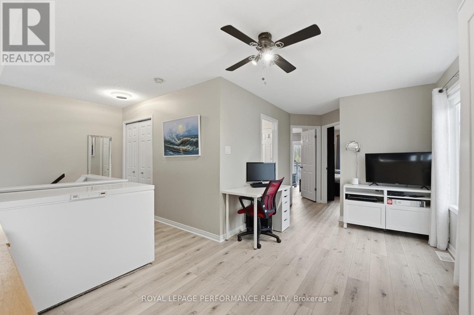 302 GALSTON PRIVATE - 25