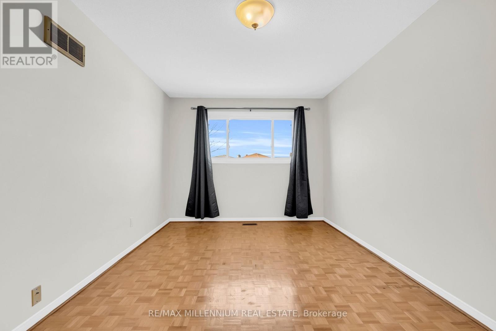 20 KESTEVEN CRESCENT - 27