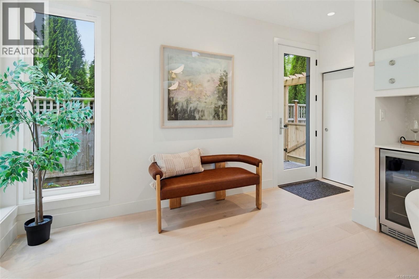 1 920 Island Road, Oak Bay