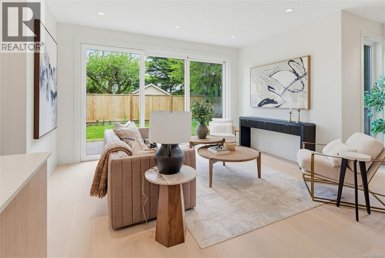 1 920 Island Road, Oak Bay