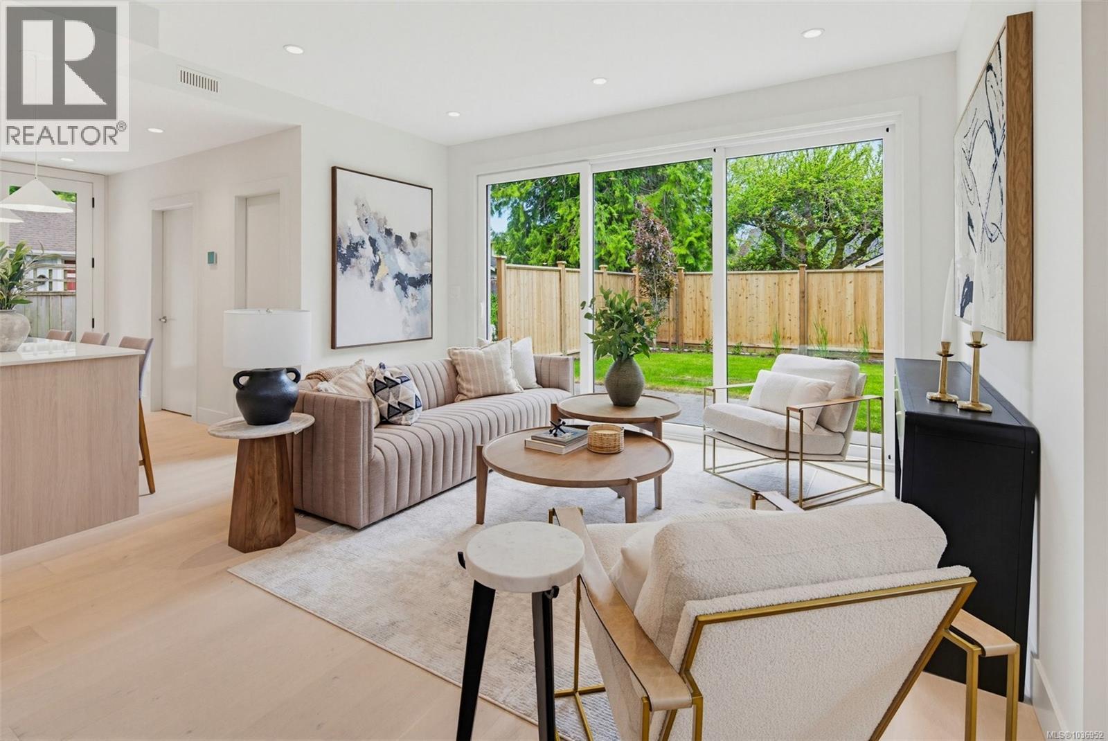 1 920 Island Road, Oak Bay