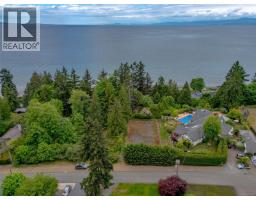 391 Burnham Rd, Qualicum Beach, BC V9K1G5 Photo 9