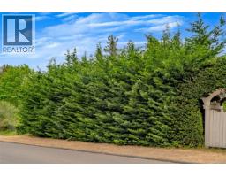 391 Burnham Rd, Qualicum Beach, BC V9K1G5 Photo 13