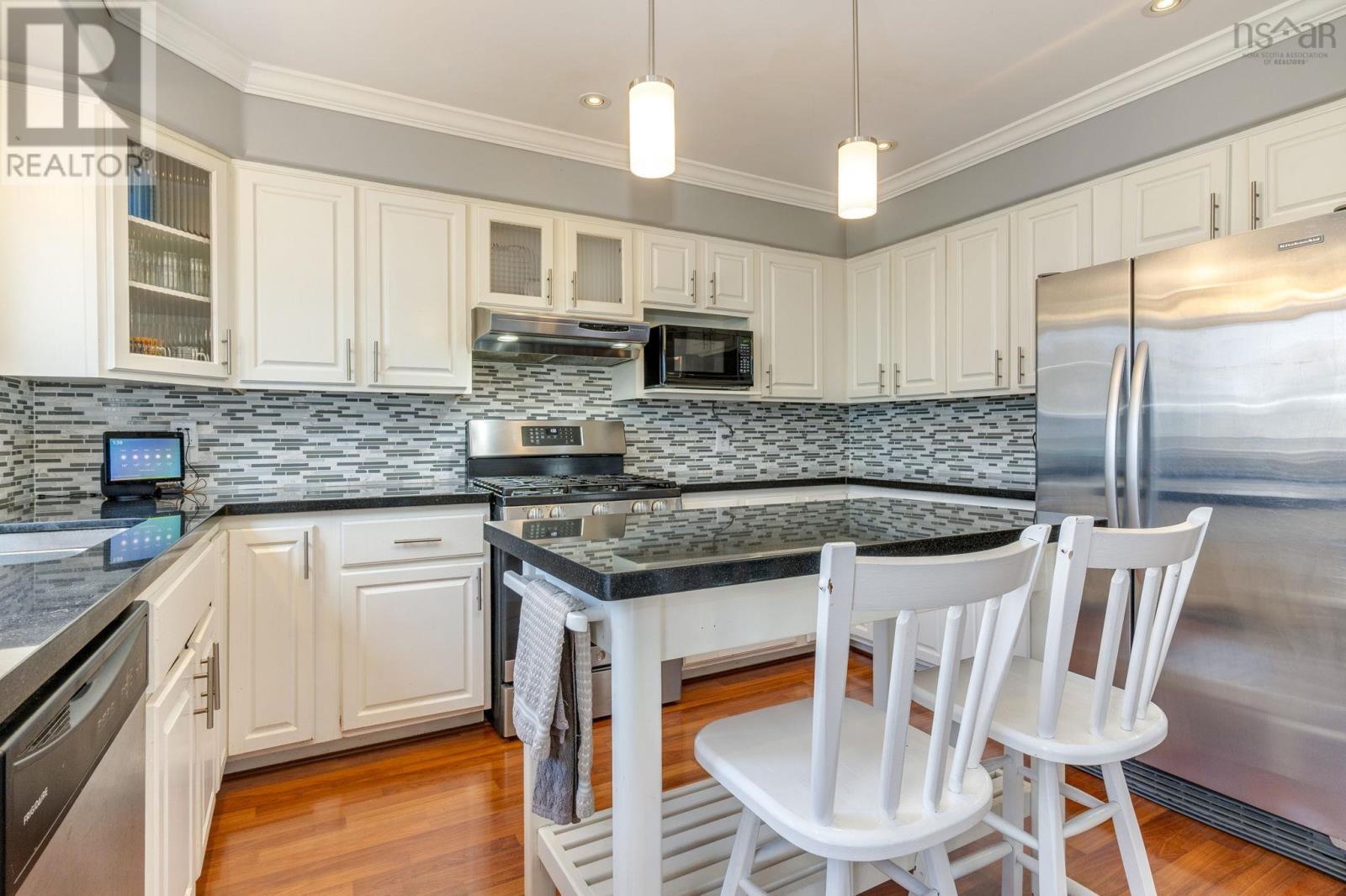 Property 24 of 50 of 119 Douglas Crescent