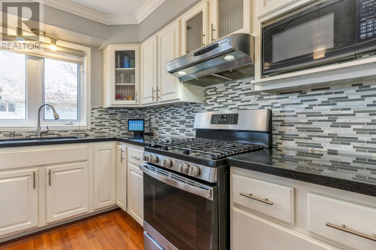 Property 38 of 50 of 119 Douglas Crescent