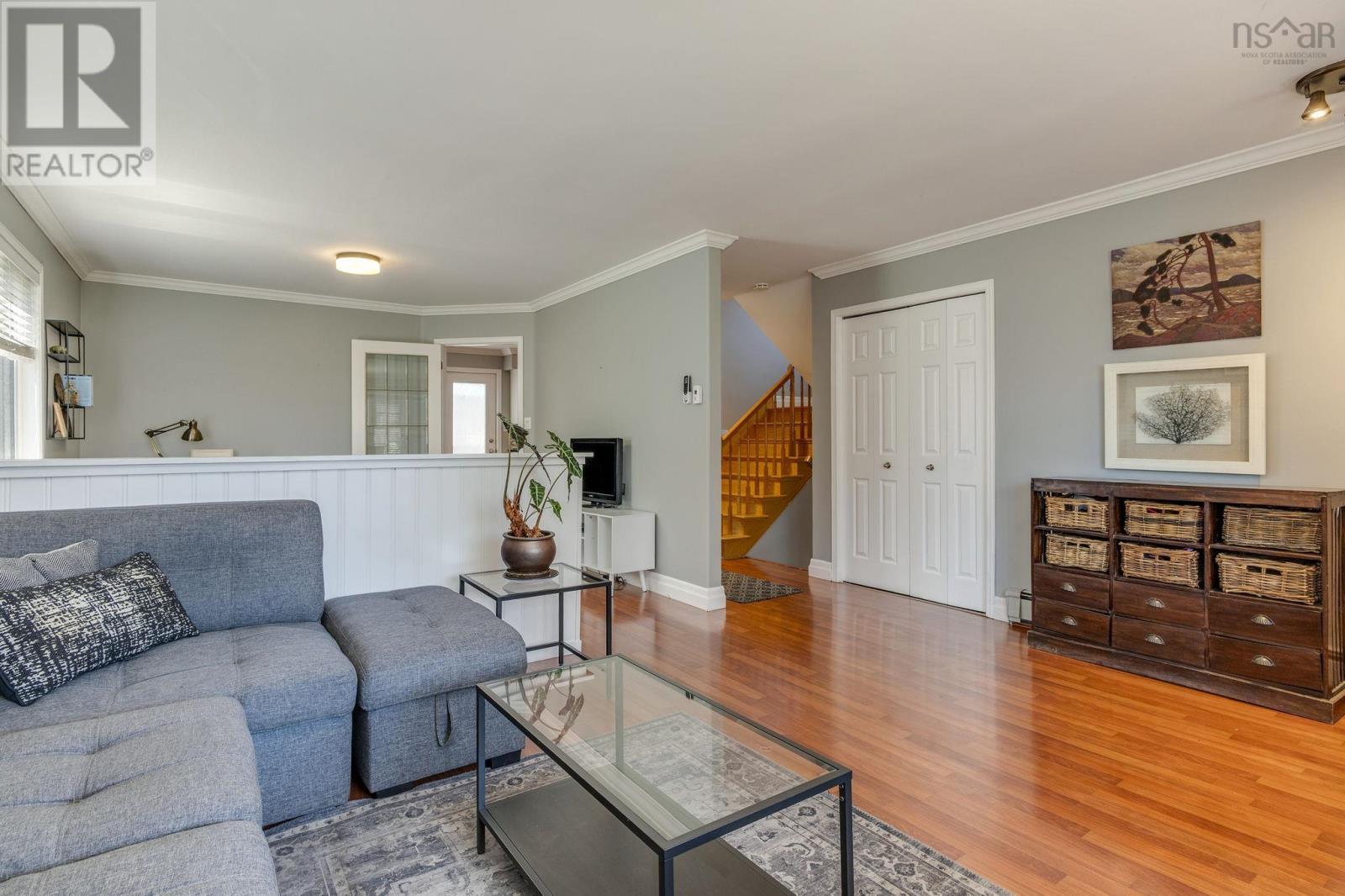 Property 22 of 50 of 119 Douglas Crescent