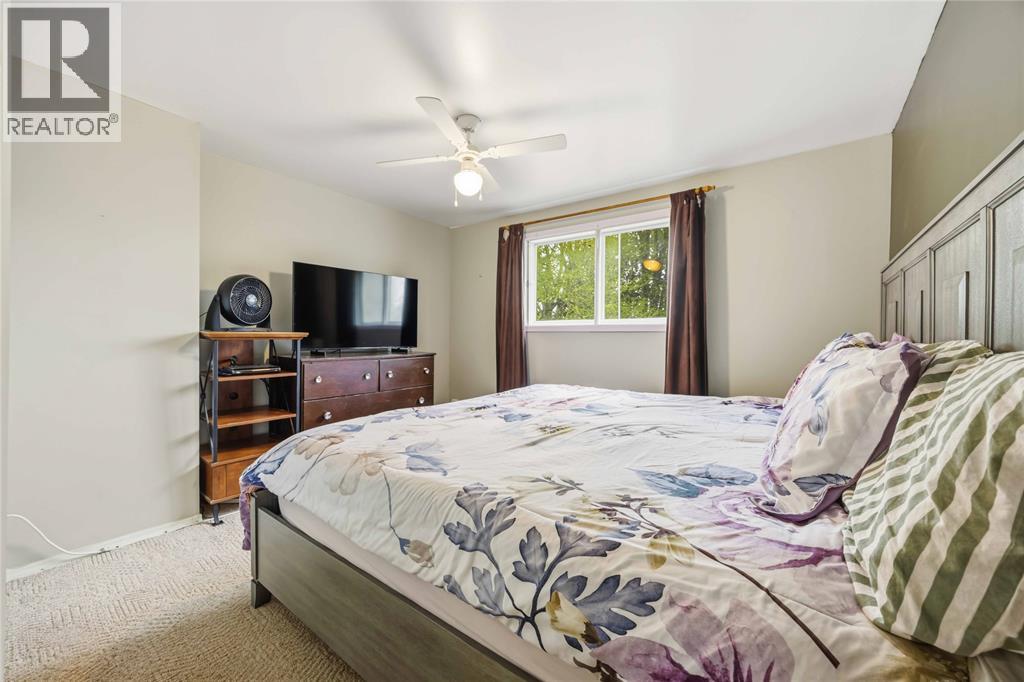 854 Lanark CRESCENT, Sarnia, Ontario, N7S4E4 — Photo 2