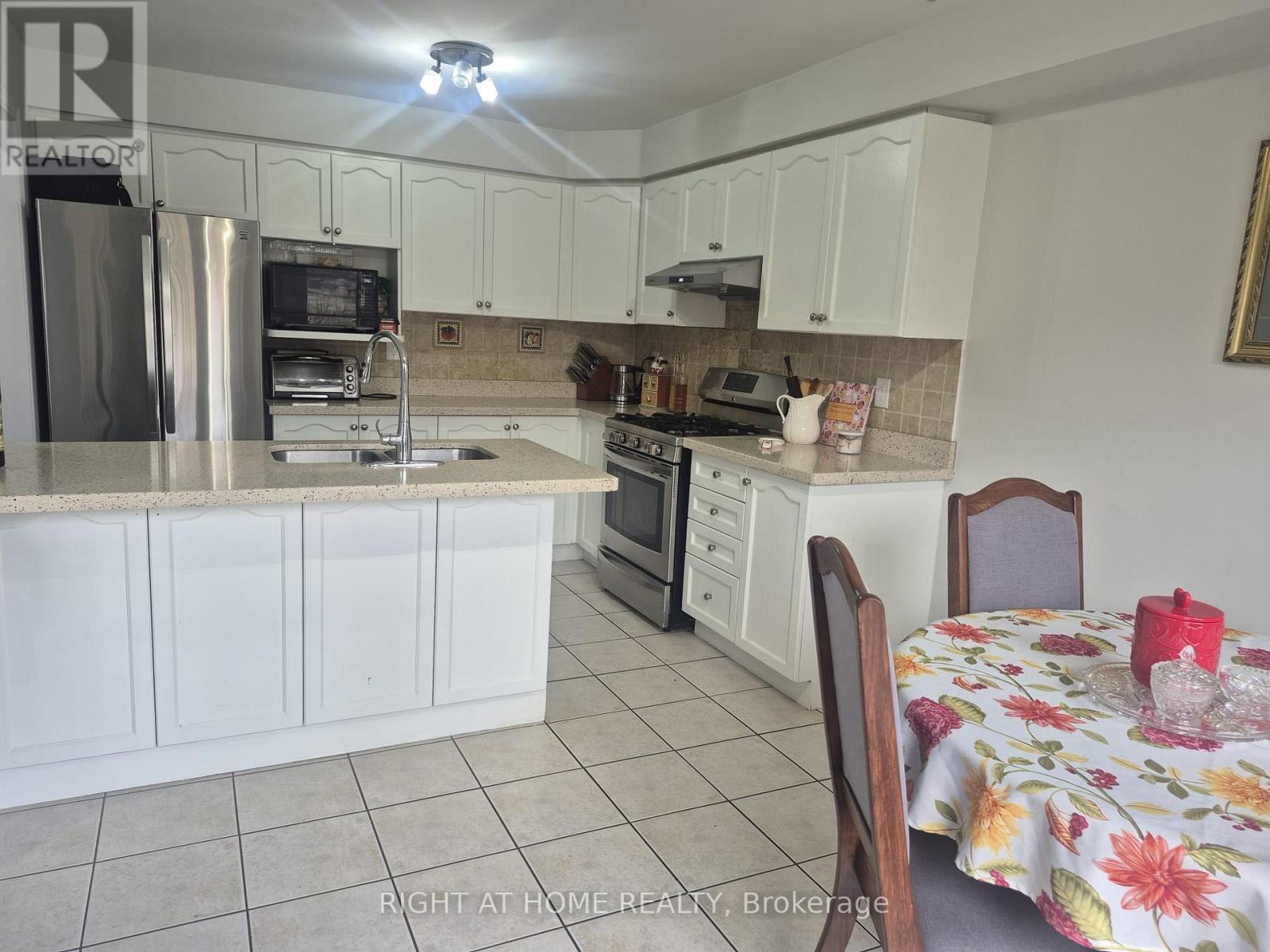 30 TREVINO CRESCENT - 24