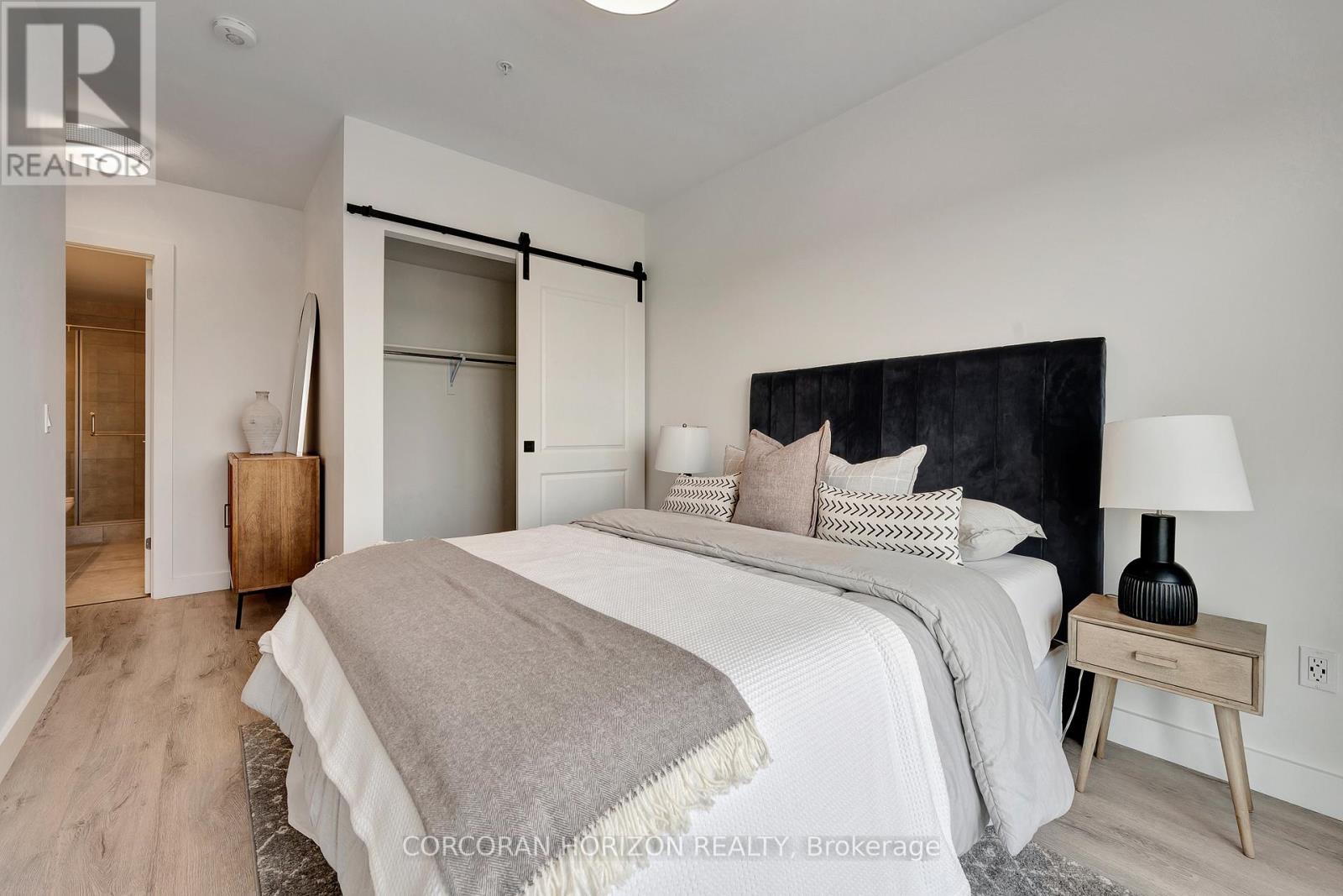 #1511 15 GLEBE STREET - 33