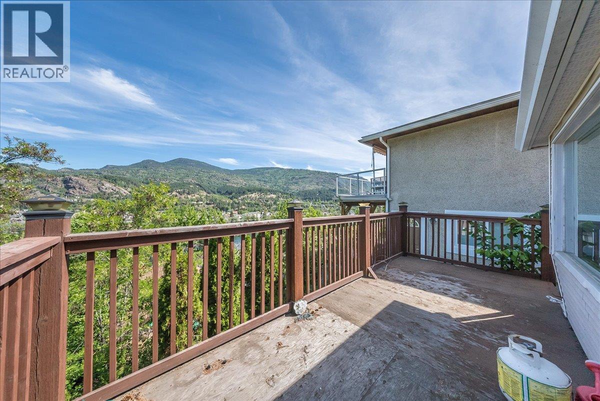 2139 Daniel Street, Trail