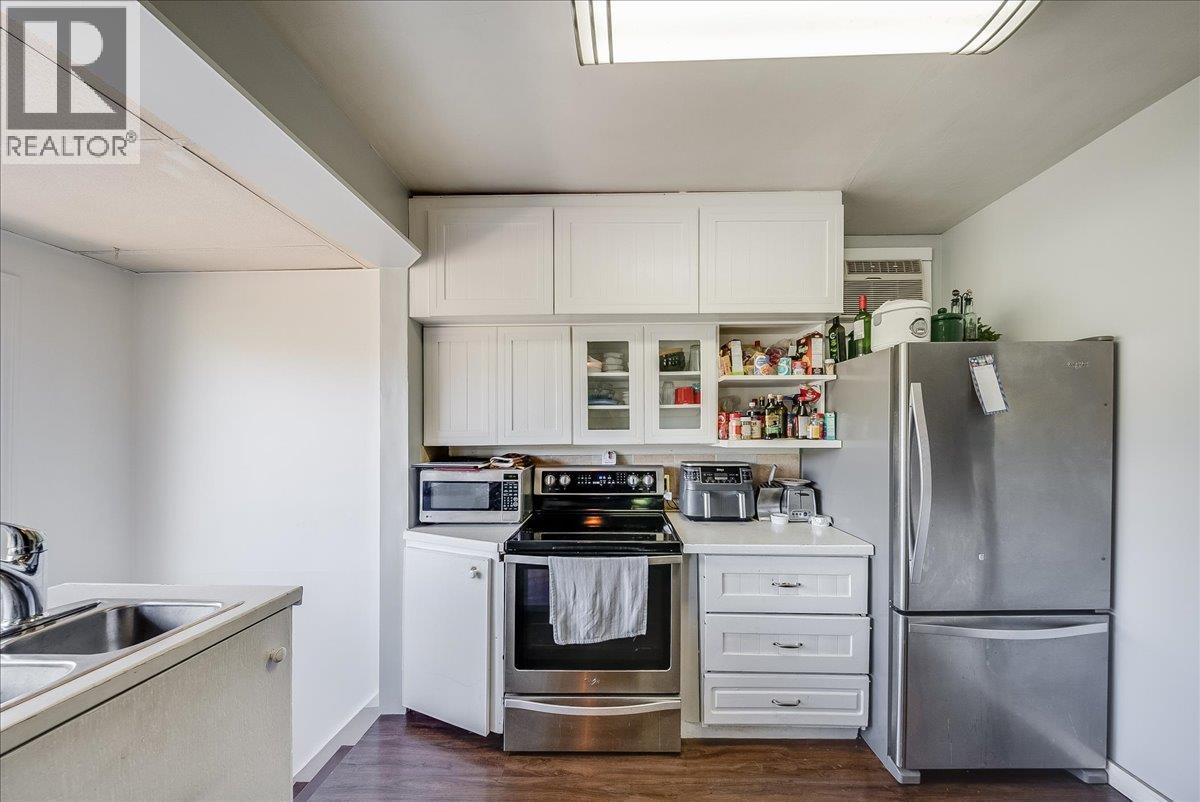 2139 Daniel Street, Trail