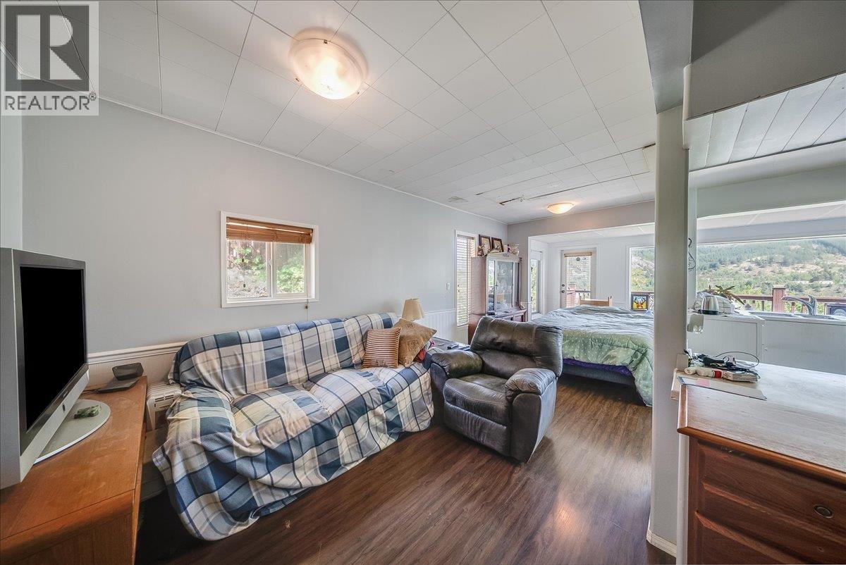 2139 Daniel Street, Trail