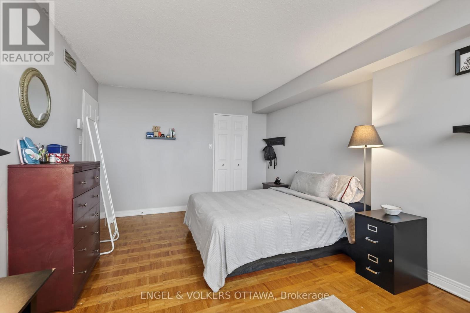 #PH5 530 LAURIER AVENUE W - 18