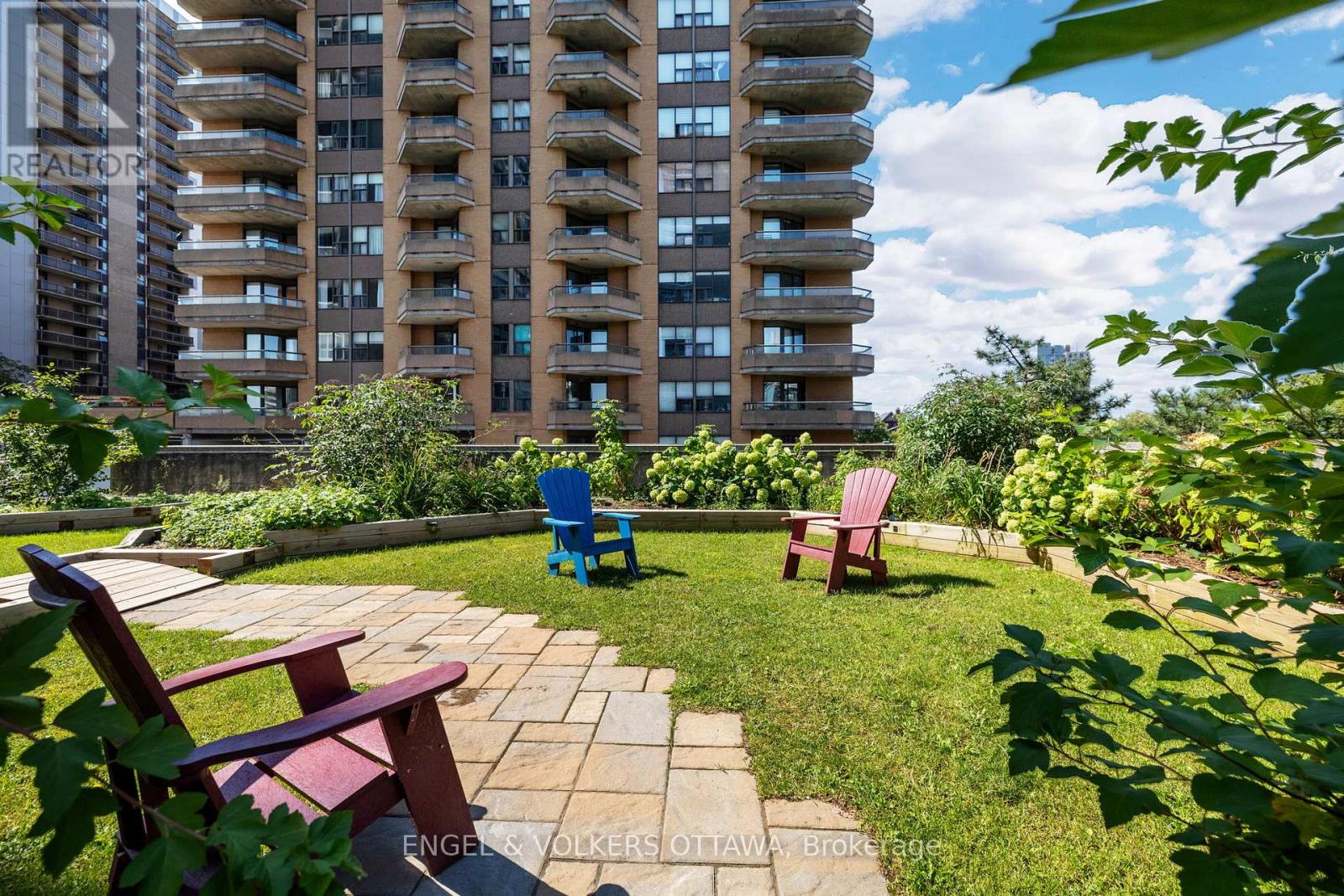 #PH5 530 LAURIER AVENUE W - 34