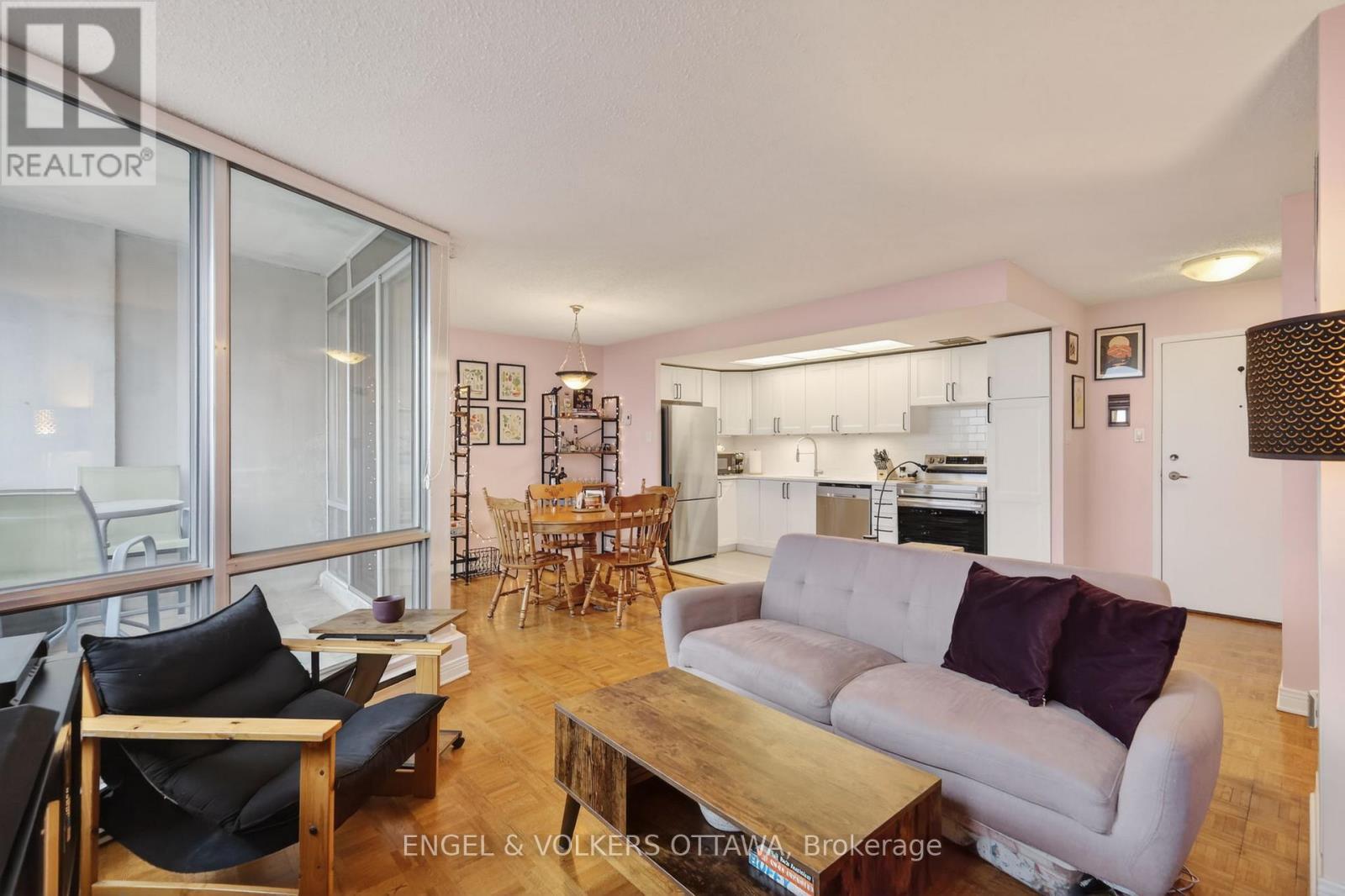#PH5 530 LAURIER AVENUE W - 8