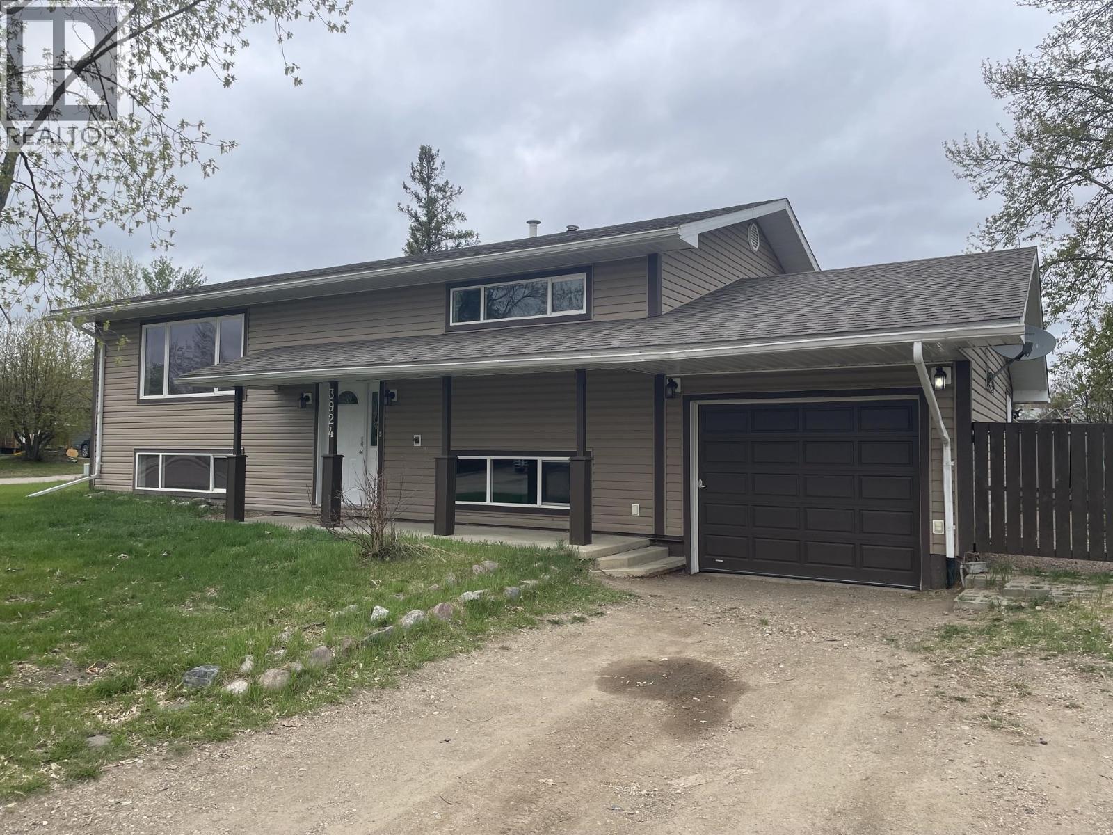 3924 E 53 AVENUE, Fort Nelson