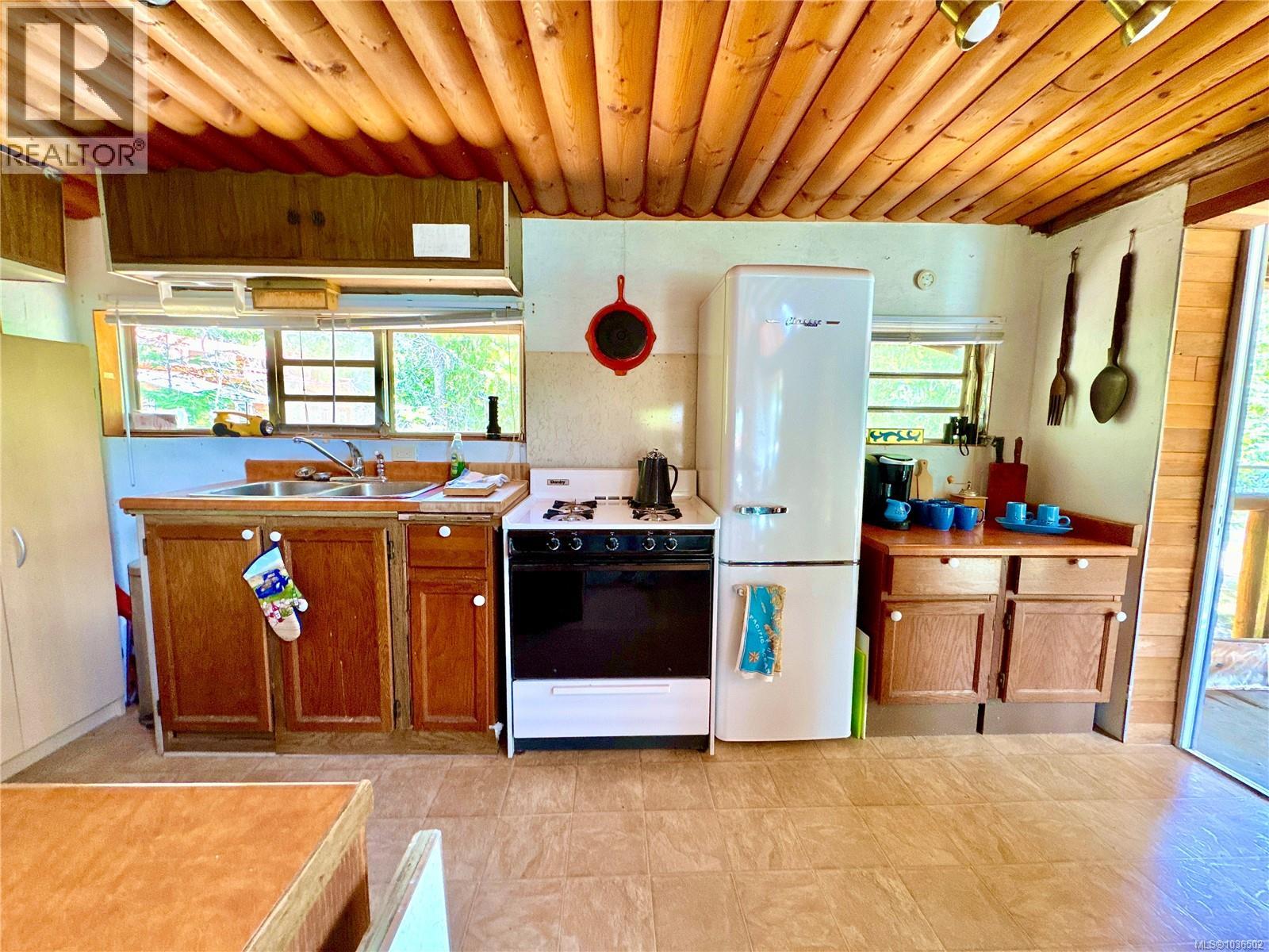 3148 Bay Rd, Qualicum Beach