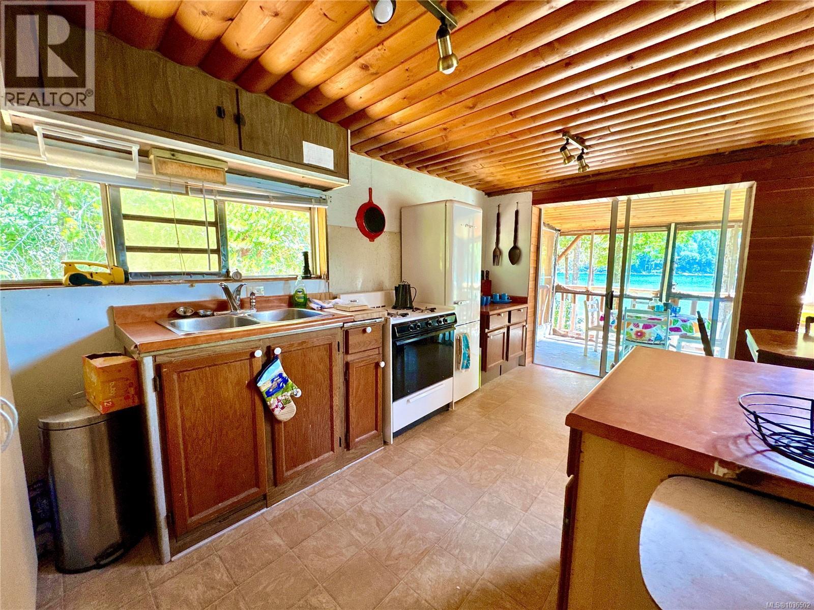 3148 Bay Rd, Qualicum Beach
