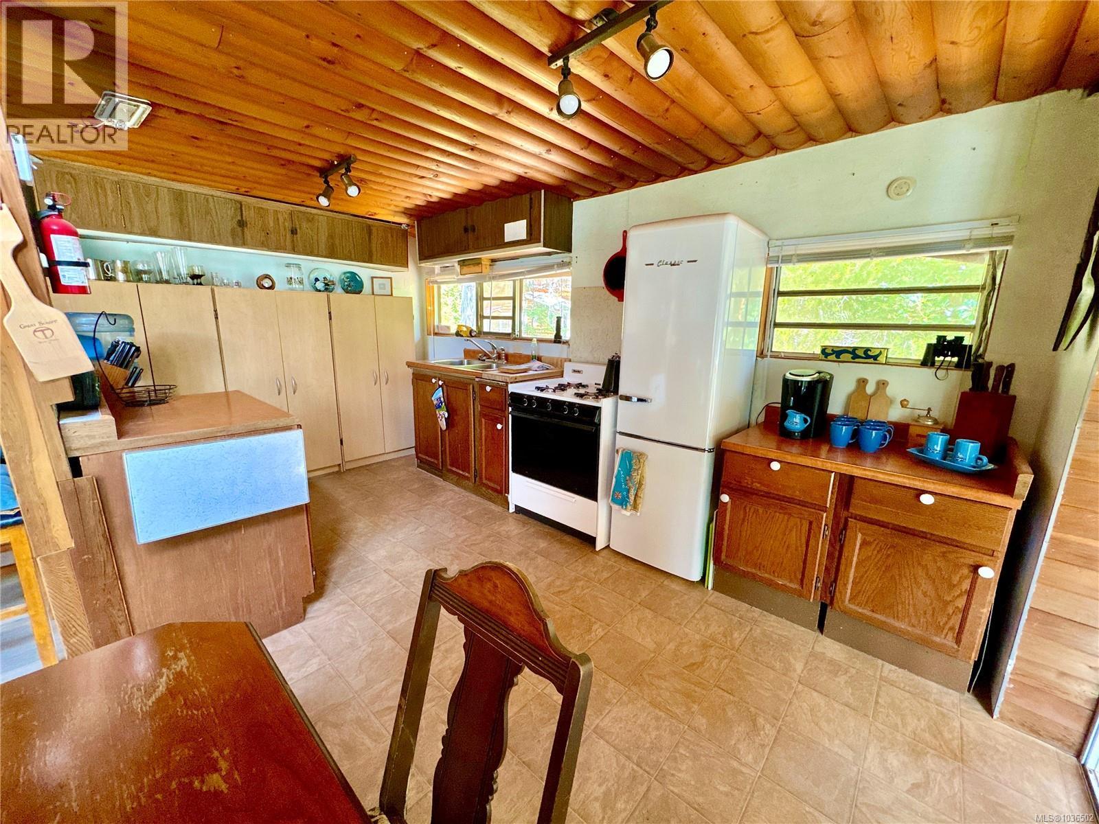 3148 Bay Rd, Qualicum Beach