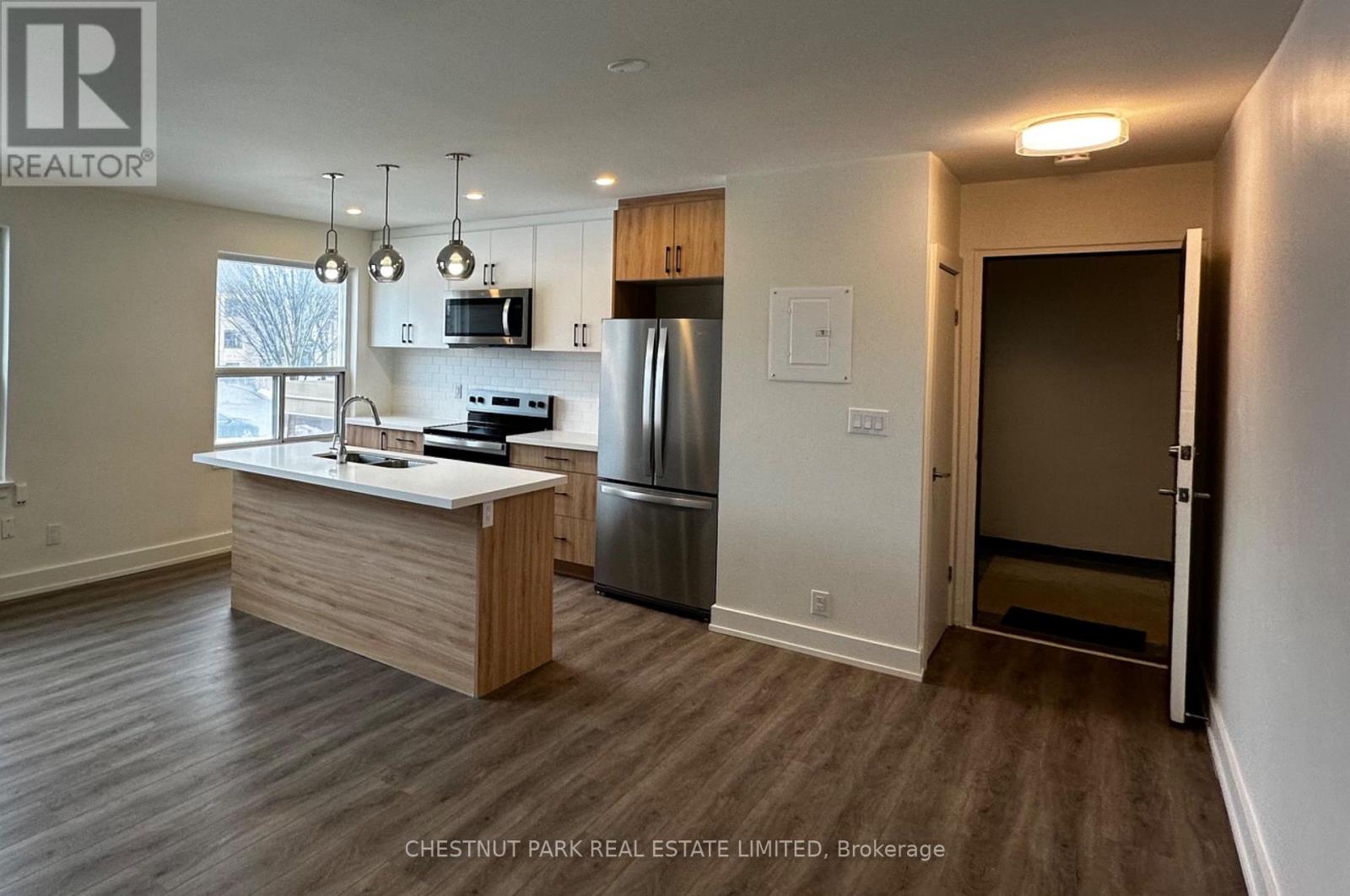 Listing photo of 4 - 6 WINGREEN COURT