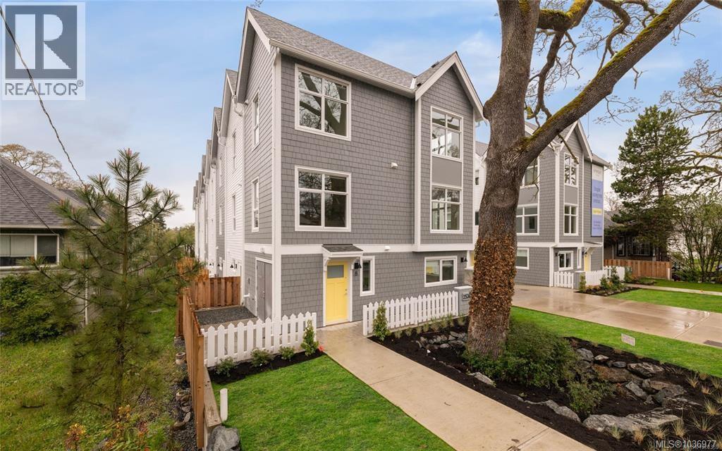 #8 2536 Shelbourne St - 20