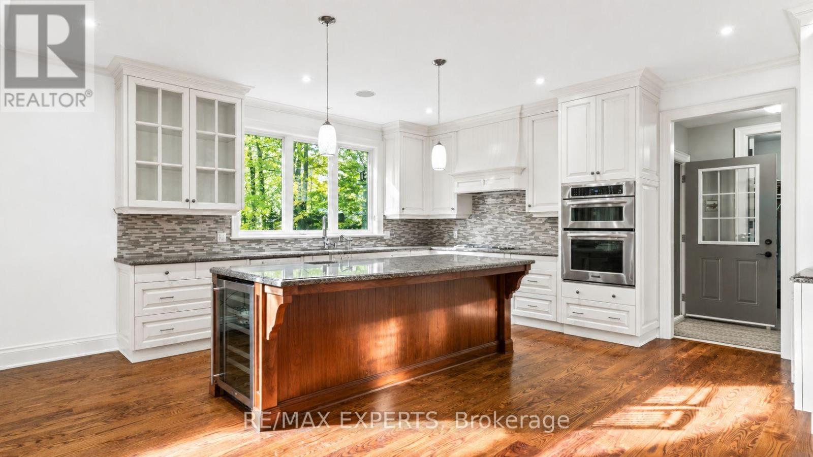 431 MANLEY CRESCENT - 11
