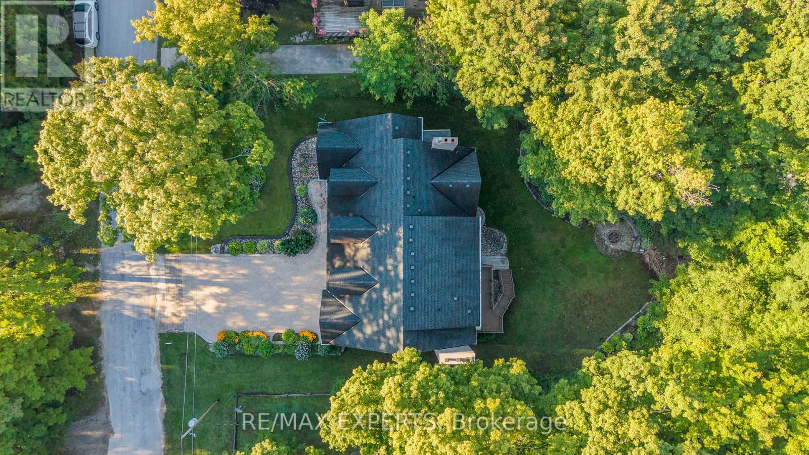431 MANLEY CRESCENT - 44