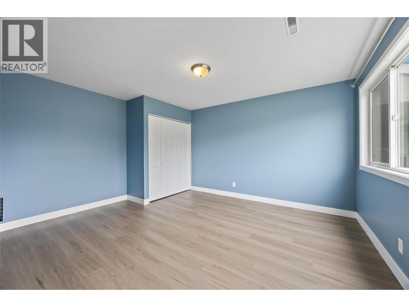 #17 800 Valhalla Drive - 14