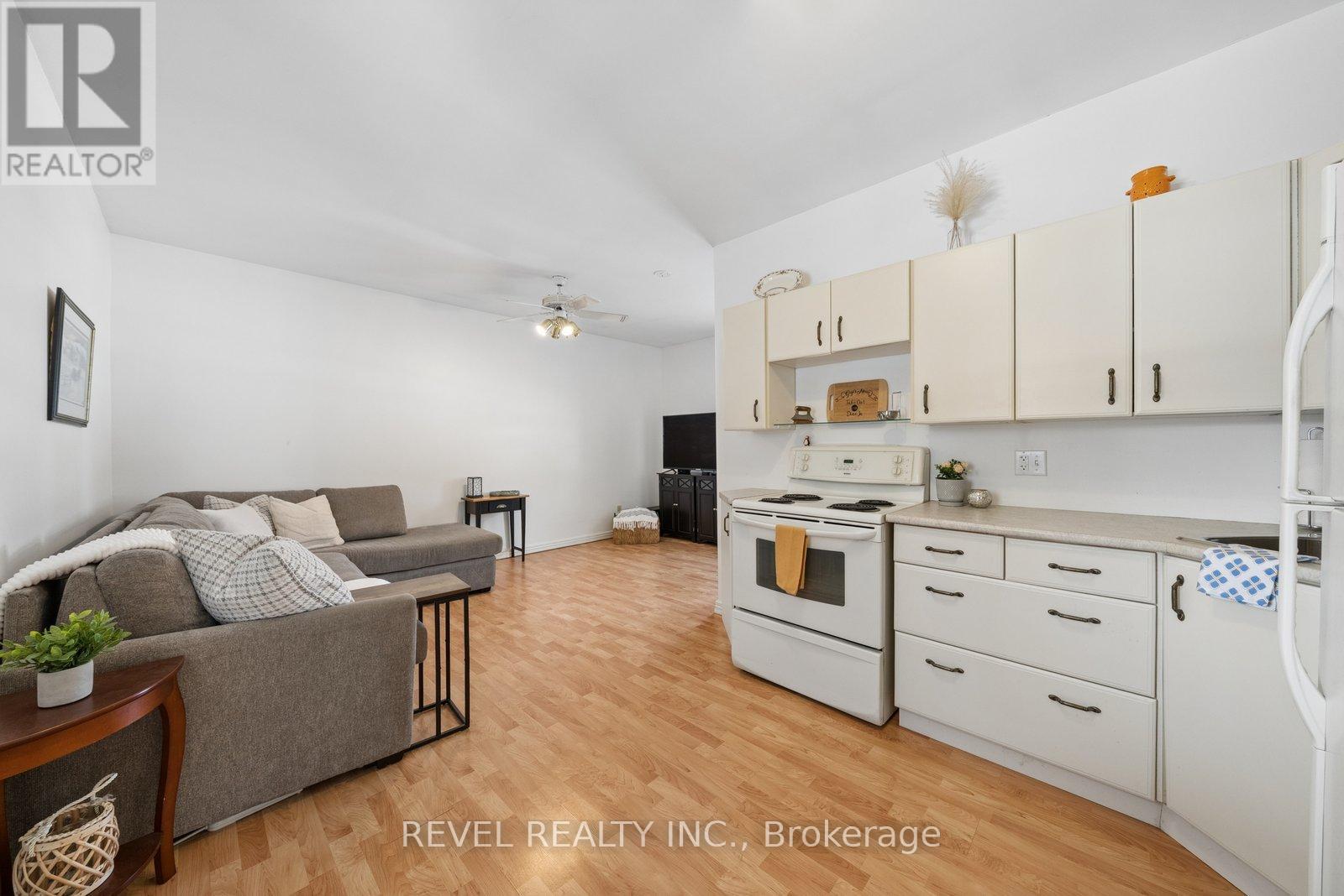 284 VICTORIA AVENUE N - 19